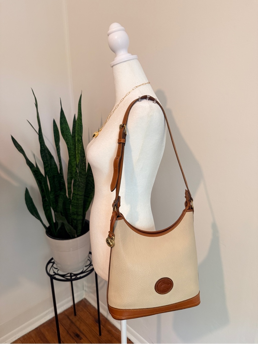 Dooney & Bourke | Vintage Cream & Tan All-Weather Pebbled Leather Shoulder Bag - Picture 16 of 16